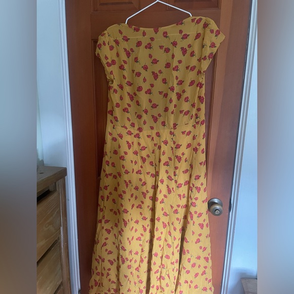 Reformation Carina Dress in Amelia -wrap dress- size small floral print - Picture 3 of 4